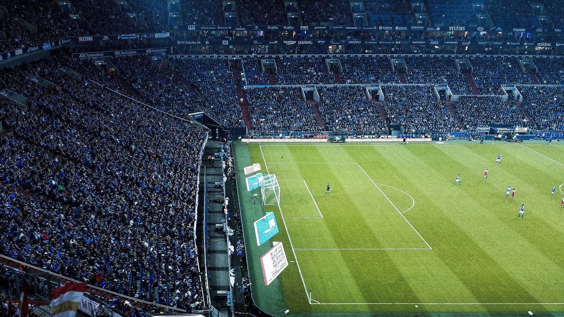 巴萨关键战首发预测，莱万与京多安领衔，德容先发引关注